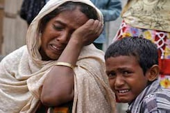 खबरों की खबर : हिंसा के बाद बेघर हुए हजारों लोग खबरों की खबर : हिंसा के बाद बेघर हुए हजारों लोग