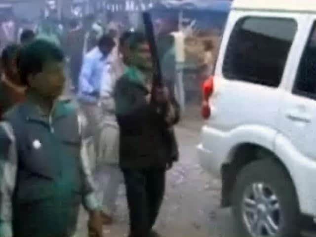 Videos : झारखंड : विधायकों के विजय जुलूस में खुलेआम फायरिंग