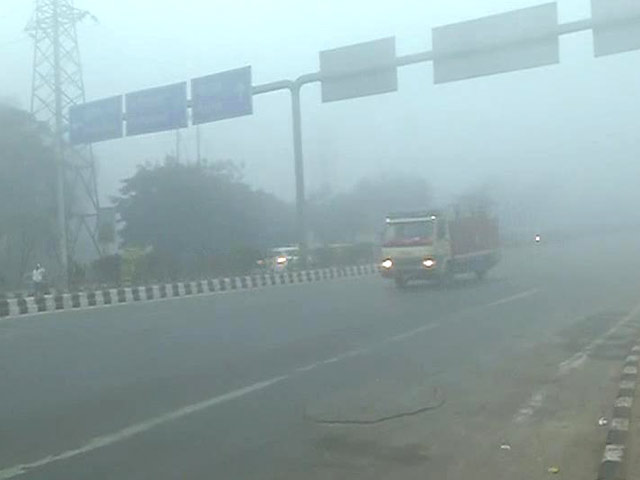 Delhi Freezes at 2.6 Degrees; 55 Flights and 70 Trains Affected Due to Low Visibility