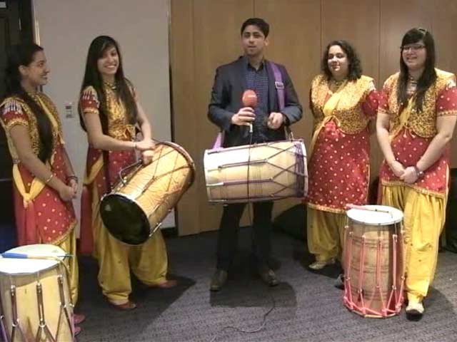 Out of England: Dhol <i>Baaje</i> in UK