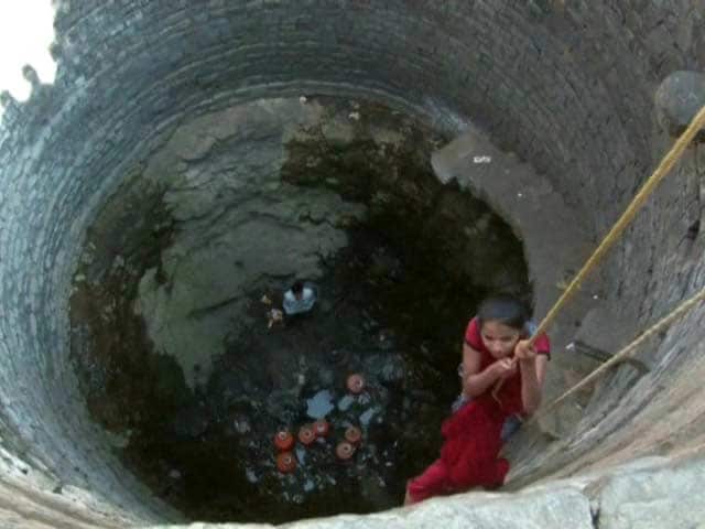 Video : In Maharashtra's Beed, Children Lowered Into Wells to Fetch Water