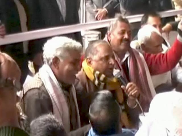 जब मुलायम सिंह यादव ने गाया गाना