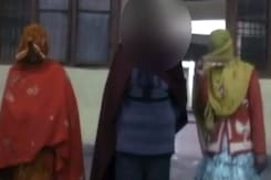 बदायूं : दो पुलिसवालों पर नाबालिग से गैंगरेप का आरोप बदायूं : दो पुलिसवालों पर नाबालिग से गैंगरेप का आरोप