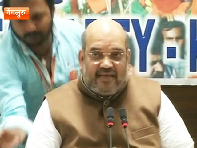 'सरकार नहीं कोर्ट ने आरोप हटाए'