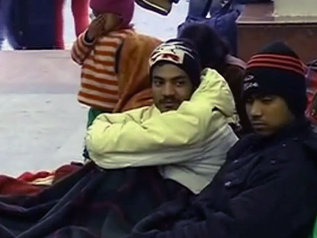 ठंड की चपेट में पूरा उत्तर भारत, 17 ट्रेनें रद्द, 100 ट्रेनें देरी से