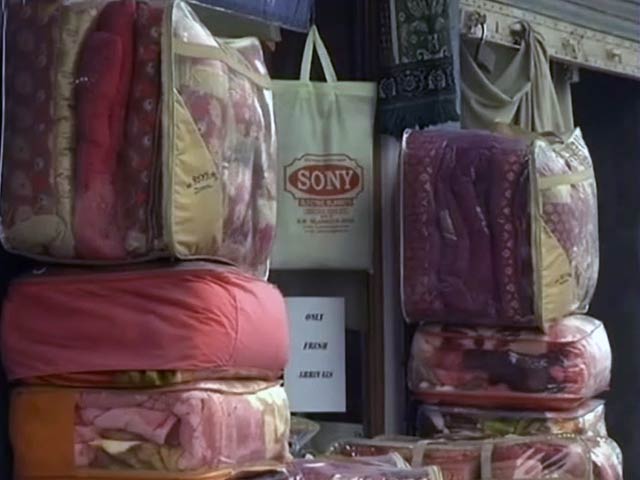 कश्मीरियों को इलेक्ट्रिक कंबल का सहारा