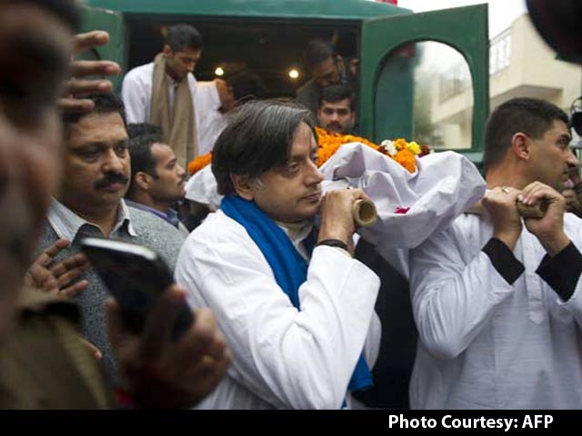 खबरों की खबर :  कब सामने आएगा सुनंदा की हत्या का सच?