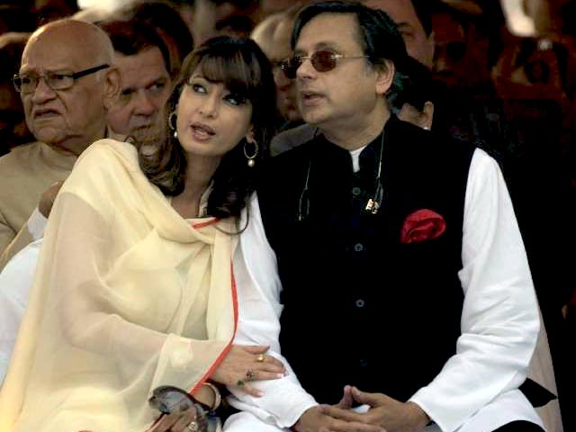 सुनंदा मर्डर केस में मुझे फंसाना चाहती है पुलिस : शशि थरूर