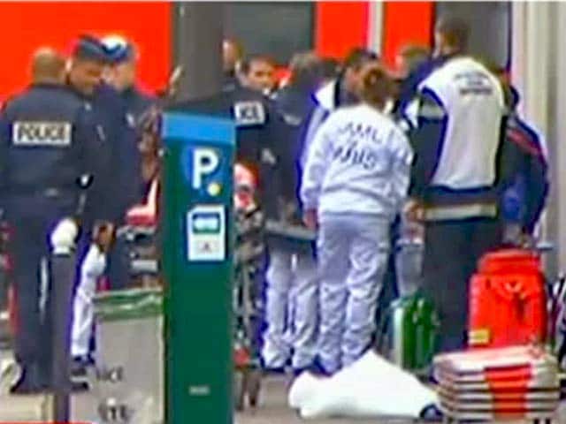 Videos : पेरिस में पत्रिका के कार्यालय पर हमला, 12 की मौत