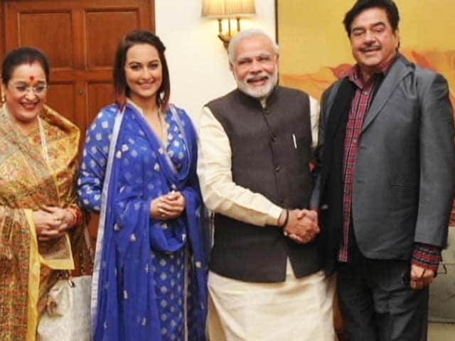 Video : Sonakshi Sinha Meets PM Narendra Modi
