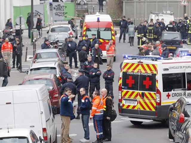 बात पते की : बंदूक की सीमा, कलम का साहस