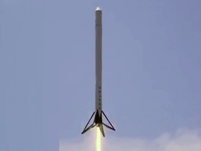स्पेसेक्स का फॉल्कन 9 : ये रॉकेट लौटकर आता है