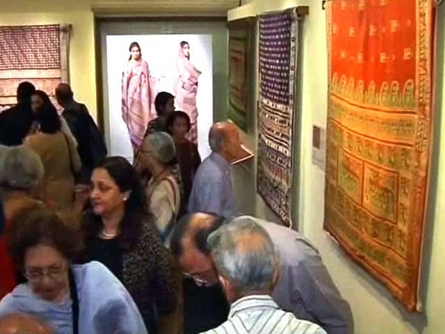 Video : Sahib, Bibi and the Baluchari Sari