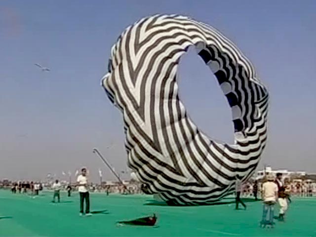 अहमदाबाद के आसमान में पतंगों का मेला