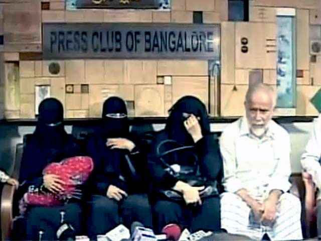 संदिग्ध आतंकियों के परिवार का आरोप, पुलिस ने घर में रखे थे विस्फोटक