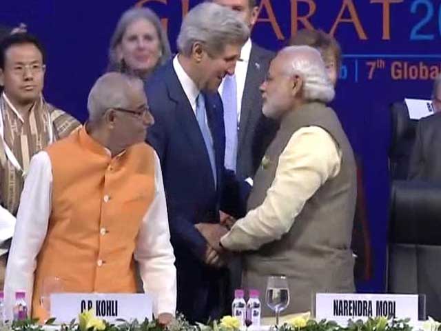 Videos : सातवें वाइब्रेंट गुजरात समिट के लिए पहुंचे प्रधानमंत्री नरेंद्र मोदी