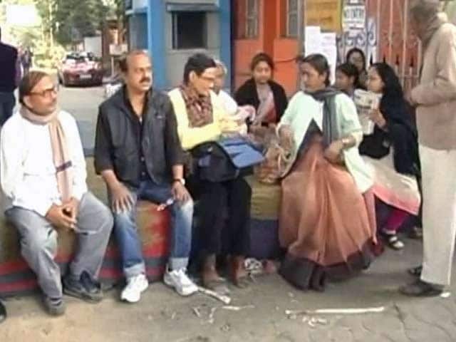 Video : Parents Join Students' Hunger Strike at Jadavpur University