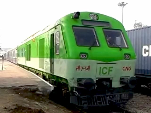 Videos : अब सीएनजी से चली ट्रेन