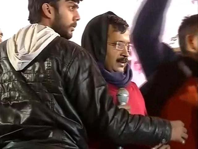 Video : Eggs, Stone Thrown at Arvind Kejriwal, Says Party Volunteer