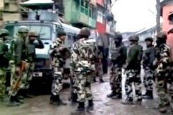 सीमा पार से 70 आतंकी घुसपैठ के लिए तैयार : बीएसएफ सूत्र सीमा पार से 70 आतंकी घुसपैठ के लिए तैयार : बीएसएफ सूत्र