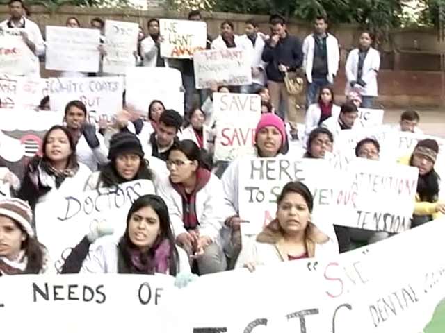 जंतर-मंतर पर मेडिकल के छात्रों का प्रदर्शन