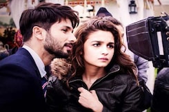 Alia Bhatt, Shahid Kapoor Battle Insomnia in <i>Shaandar</i> Alia Bhatt, Shahid Kapoor Battle Insomnia in <i>Shaandar</i>