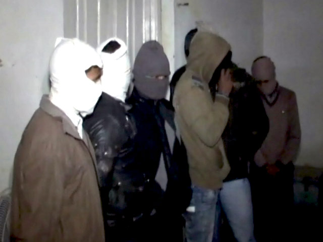 वाराणसी : पुलिस वाले ही निकले लुटेरे