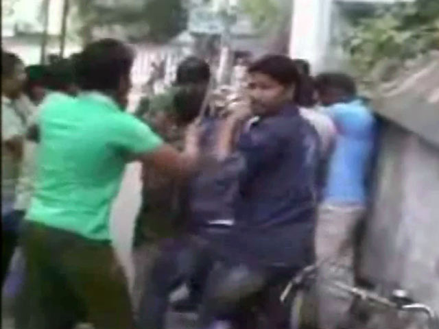 हुगली में टीएमसी-एसएफआई के कार्यकर्ता भिड़े