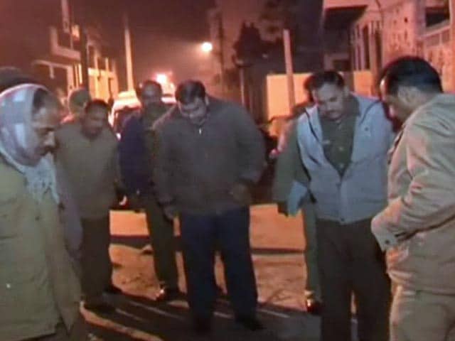 Videos : नरेला में दिल्ली पुलिस के कॉन्स्टेबल को गोली मारी