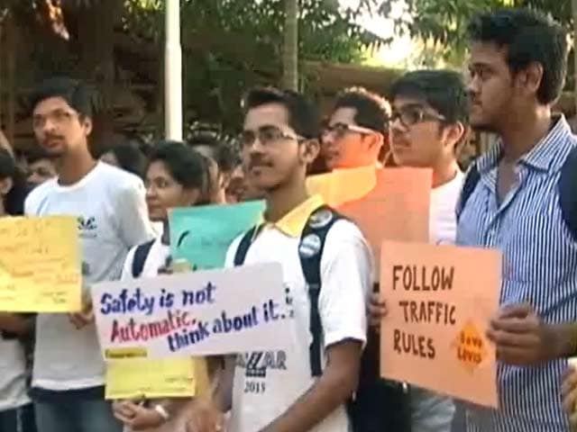 Video : रोड टू सेफ्टी : मुंबई, लखनऊ में आयोजित हुआ मार्च