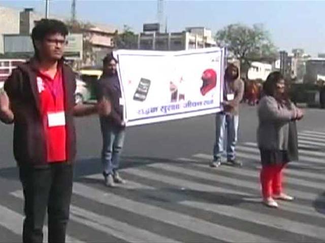 रोड टू सेफ्टी : नुक्कड़ नाटकों के जरिये जागरुकता