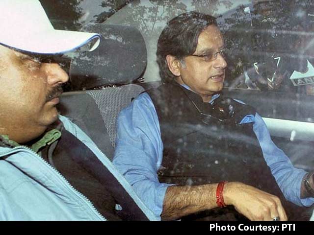 Video : Shashi Tharoor Admitted to 'Marital Trouble' in 4-Hour Questioning on Wife Sunanda's Death: Sources