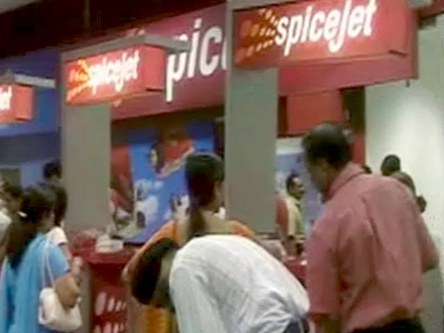 आर्थिक संकट से जूझ रही स्पाइसजेट की मुश्किलें बढ़ीं