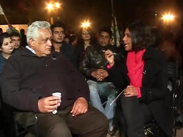 Kejriwal vs Bedi: Who's Stealing Whose Thunder?