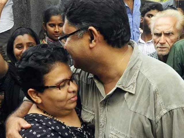 Video : You Kissed, Now Tell: Kerala Teacher Asked to Explain Kiss of Love