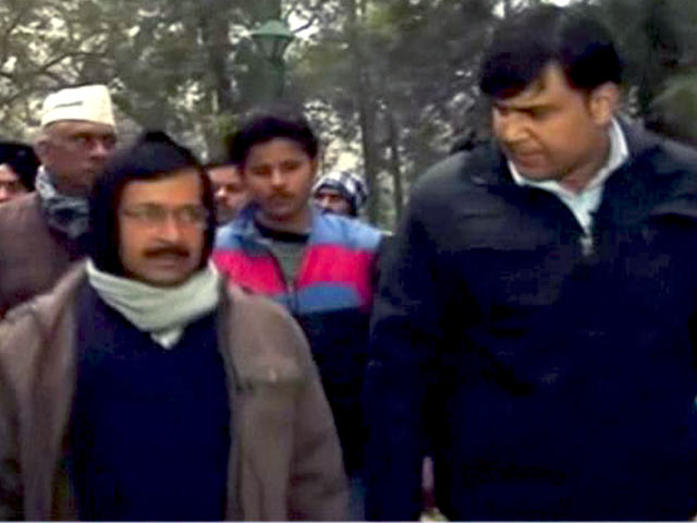 किरण बेदी ने सारे सिद्धांत छोड़ दिए, वह पहले ऐसी न थीं : एनडीटीवी से केजरीवाल