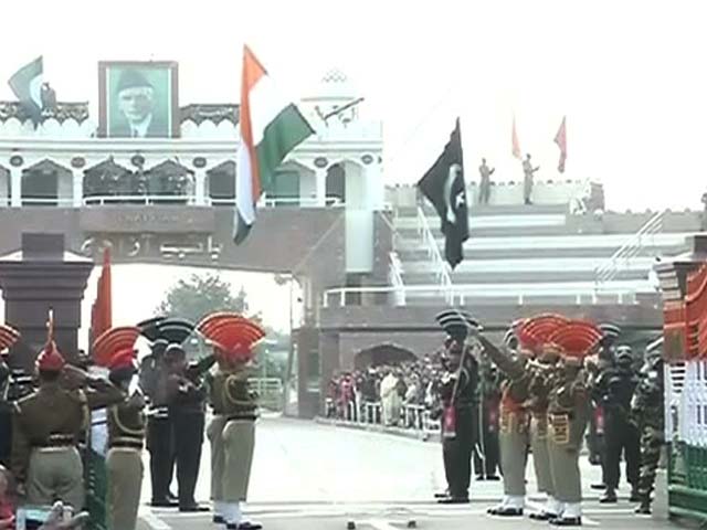 वाघा बॉर्डर पर बीटिंग रिट्रीट दिखा जबरदस्त उत्साह