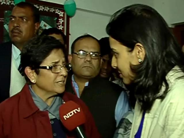 वीआईपी किरण बेदी पर विवाद