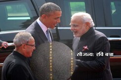 मोदी के सूट की धारियों में लिखा उनका नाम मोदी के सूट की धारियों में लिखा उनका नाम