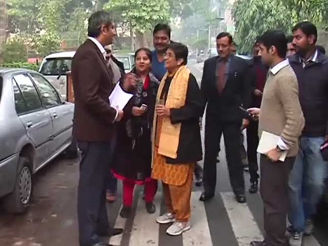 Videos : बेदी ने बताया किसने उठाई थी इंदिरा की गाड़ी