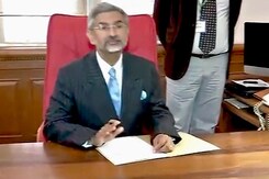 एस जयशंकर से संभाला विदेश सचिव का पद एस जयशंकर से संभाला विदेश सचिव का पद