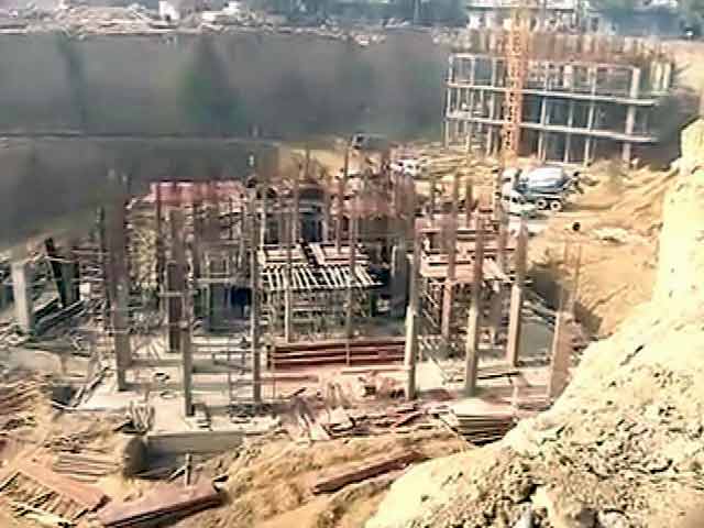 दिल्ली : खुदाई के दौरान मलबे में दबे मजदूर, एक की मौत