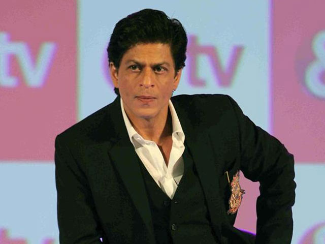 SRK to Recreate Gujarat in Mumbai for <i>Raees</i>