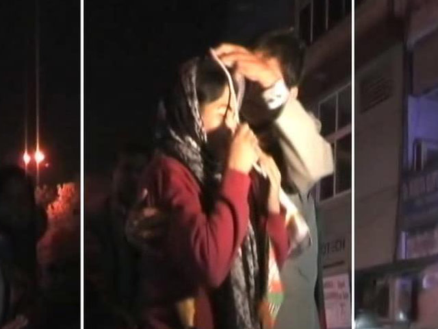 Kiran Bedi Seen Gifting Necklaces, AAP Alleges She Bribed Voters