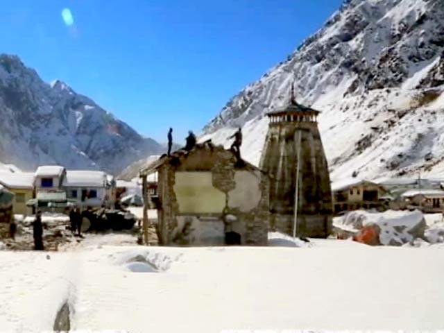 आपदा प्रभावित केदारनाथ में पुनर्निर्माण की मुहिम