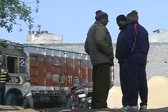 दिल्ली : गोदाम में छिपाकर रखी गईं शराब की 497 पेटियां जब्त दिल्ली : गोदाम में छिपाकर रखी गईं शराब की 497 पेटियां जब्त