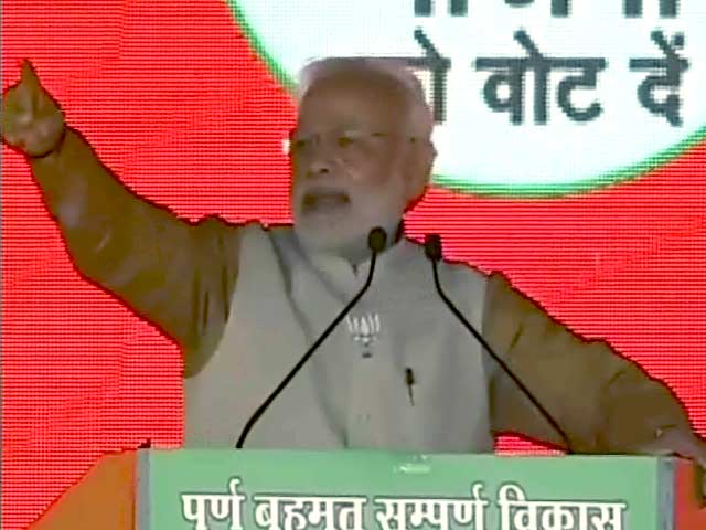 रसोई गैस का दाम 1,240 से 605 रुपये पर: मोदी