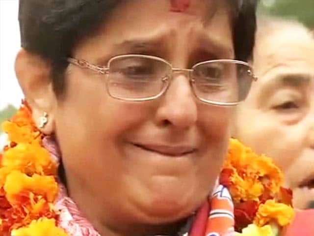 Video : Kiran Bedi Breaks Down While Campaigning, Says 'Will Return the Love'