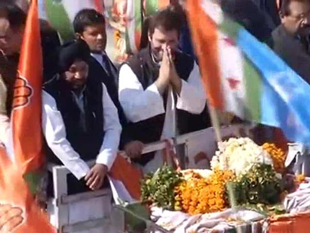 Rahul Gandhi, at Roadshow in Congress Stronghold, Signs Autographs