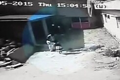 कर्नाटक में रेप के बाद बच्ची की हत्या, आरोपी की तस्वीरें कैमरे में कैद कर्नाटक में रेप के बाद बच्ची की हत्या, आरोपी की तस्वीरें कैमरे में कैद